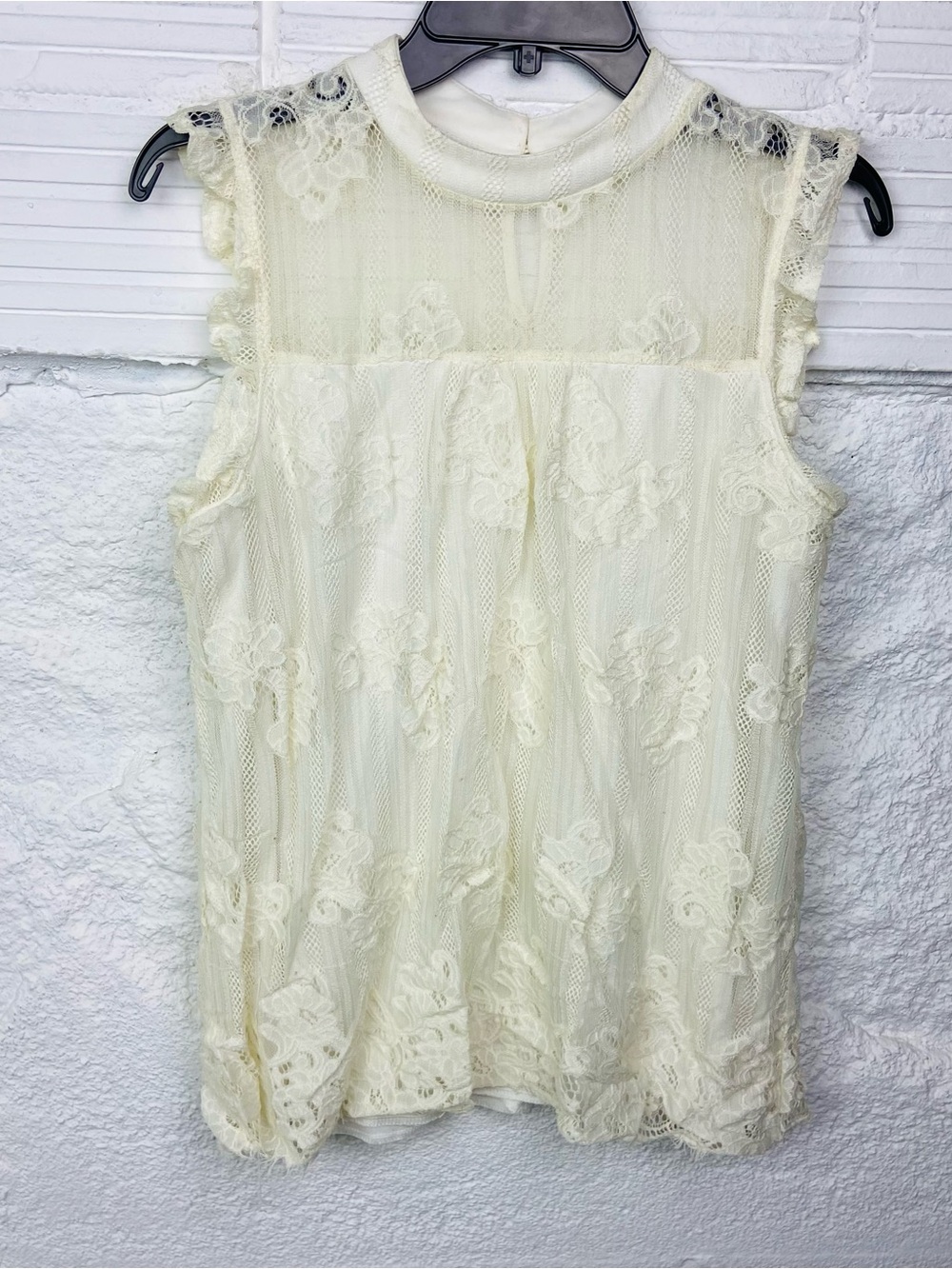 Olivia Blu Sleeveless Cream Lace Mock-Neck Blouse size XL